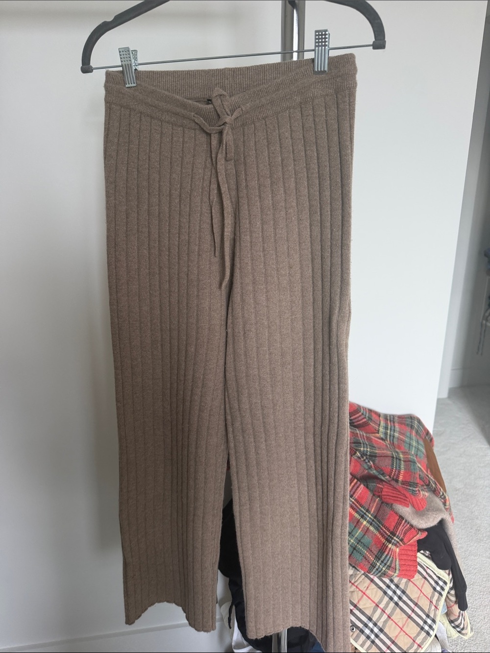 Ribbed Wide-Leg Knit Joggers in Brown